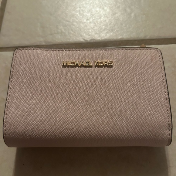 Michael Kors Light Pink Wallet - Picture 3 of 4